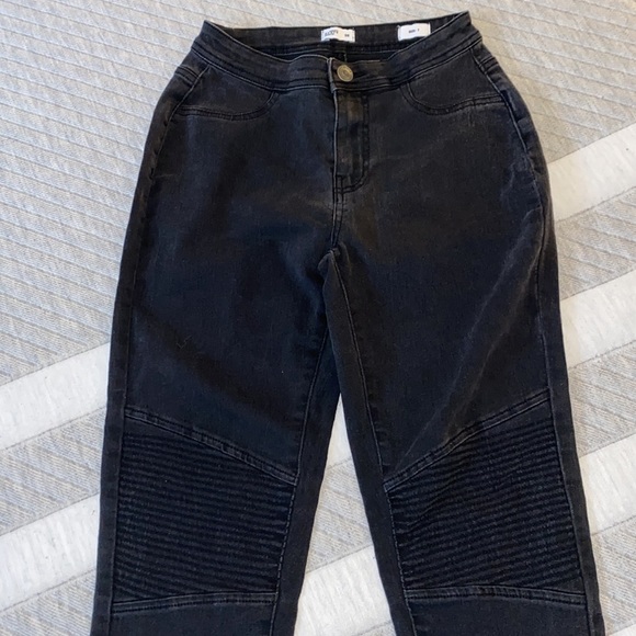 SOLD: Black Skinny Jeans - Picture 3 of 4